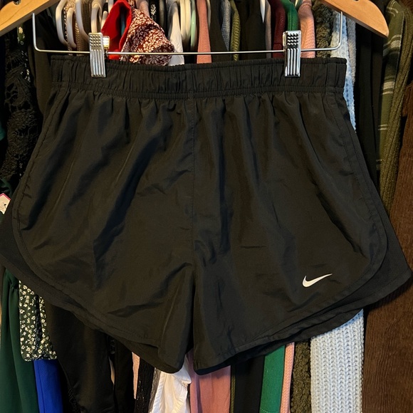 Nike shorts - Picture 1 of 2